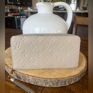 Authentic Louis Vuitton Turtledove Empriente Zippy Wallet